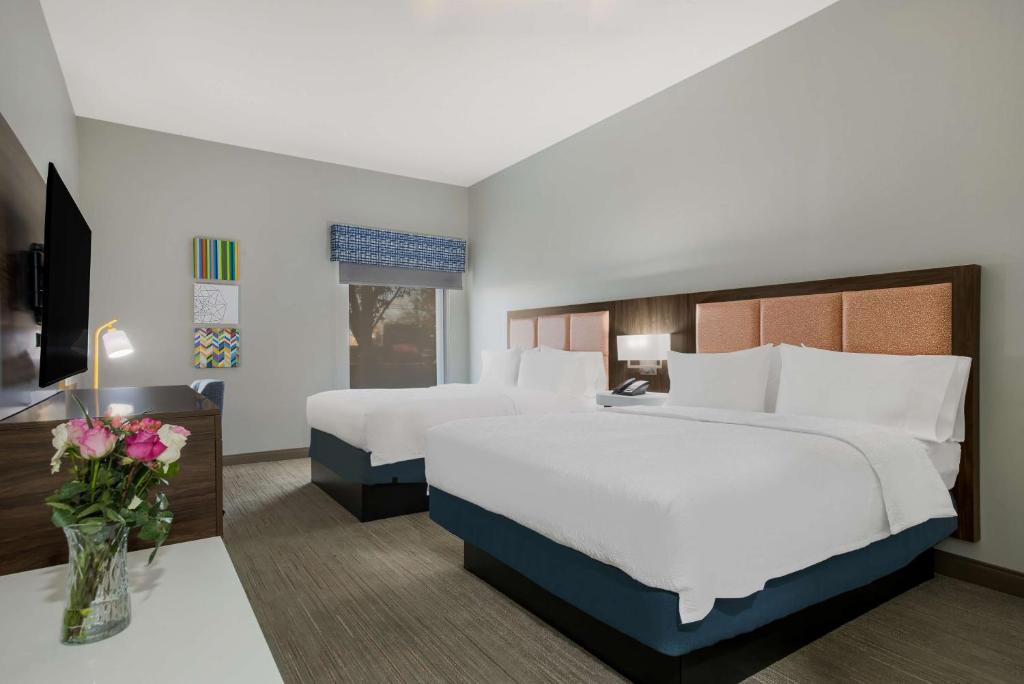 Postel nebo postele na pokoji v ubytování Hampton Inn Linden