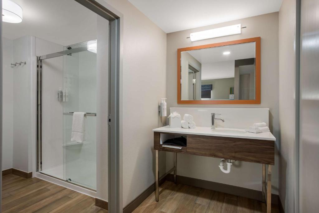 Koupelna v ubytování Hampton Inn Linden