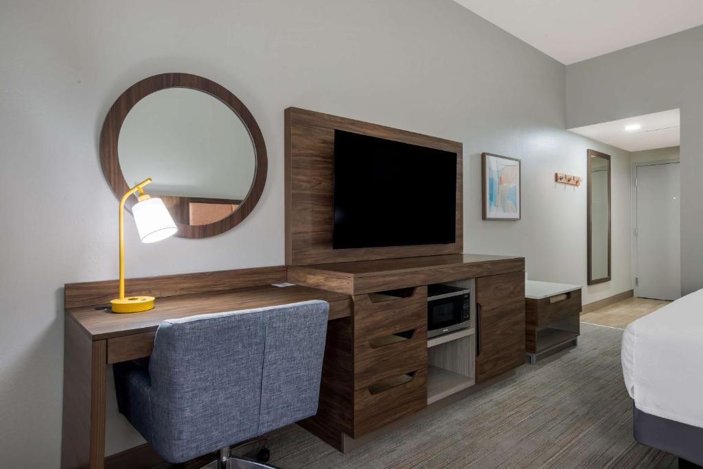 TV a/nebo společenská místnost v ubytování Hampton Inn Linden