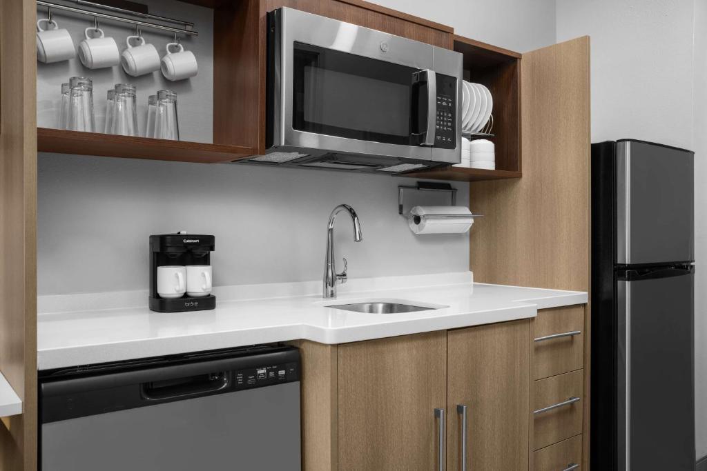 Kuchyň nebo kuchyňský kout v ubytování Home2 Suites By Hilton Cullman