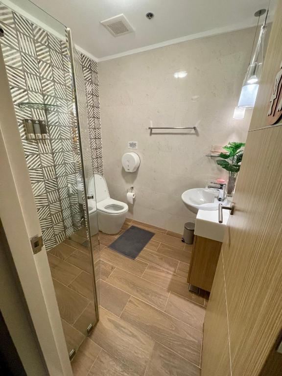 Koupelna v ubytování Pico de Loro 2 BD Garden Loft with Lagoon View