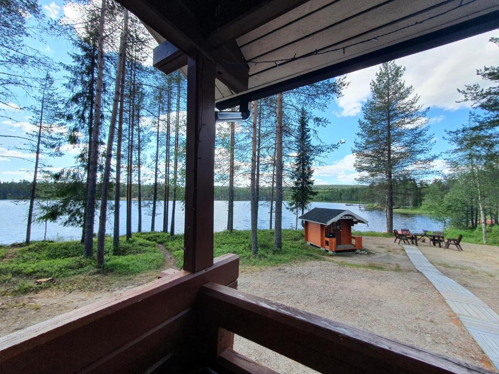 a view from the porch of a cabin overlooking a lake at Rantamökki 28 in Syöte