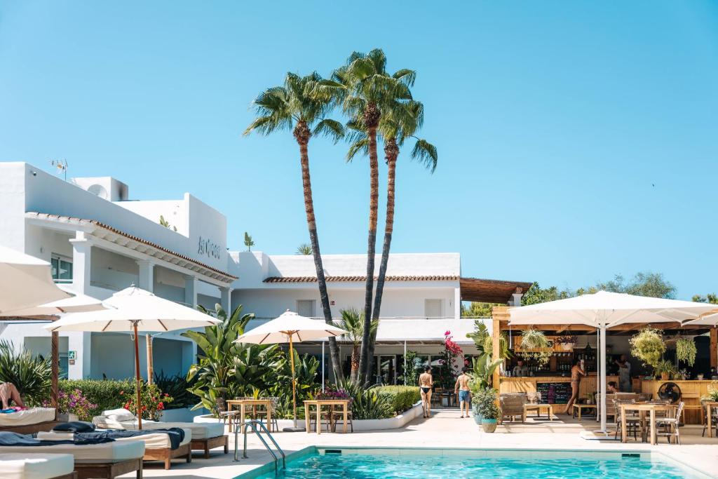 Bazén v ubytování Hotel Boutique & Spa Las Mimosas Ibiza nebo v jeho okolí