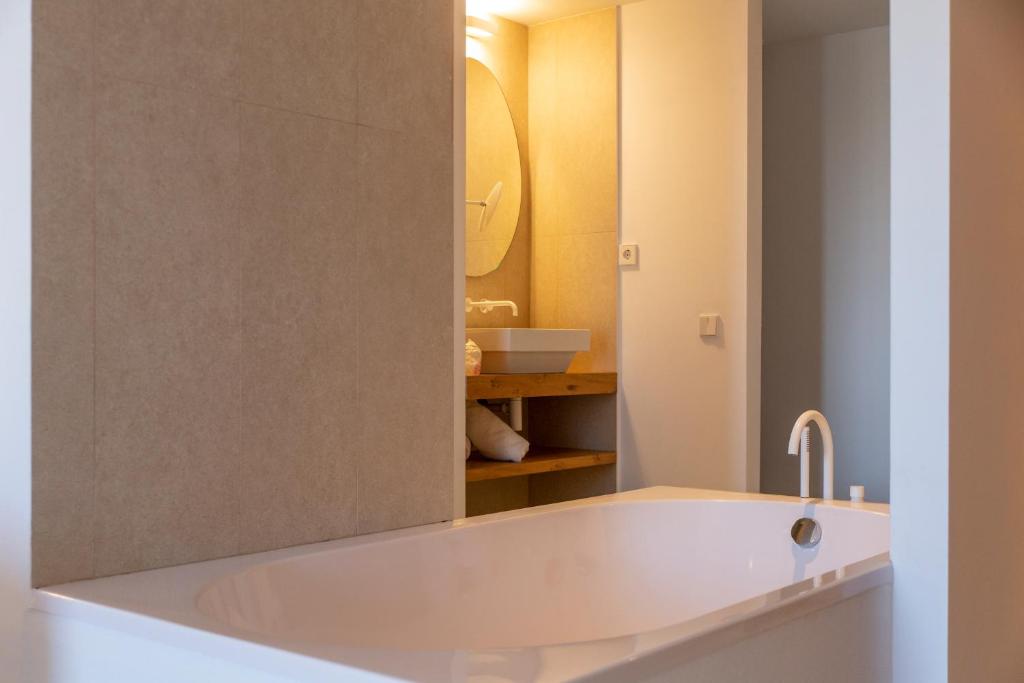 Koupelna v ubytování Hotel Boutique & Spa Las Mimosas Ibiza