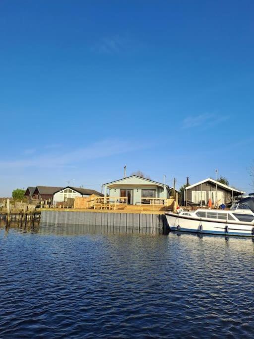 Ferry Lodge Norfolk Broads - Housity