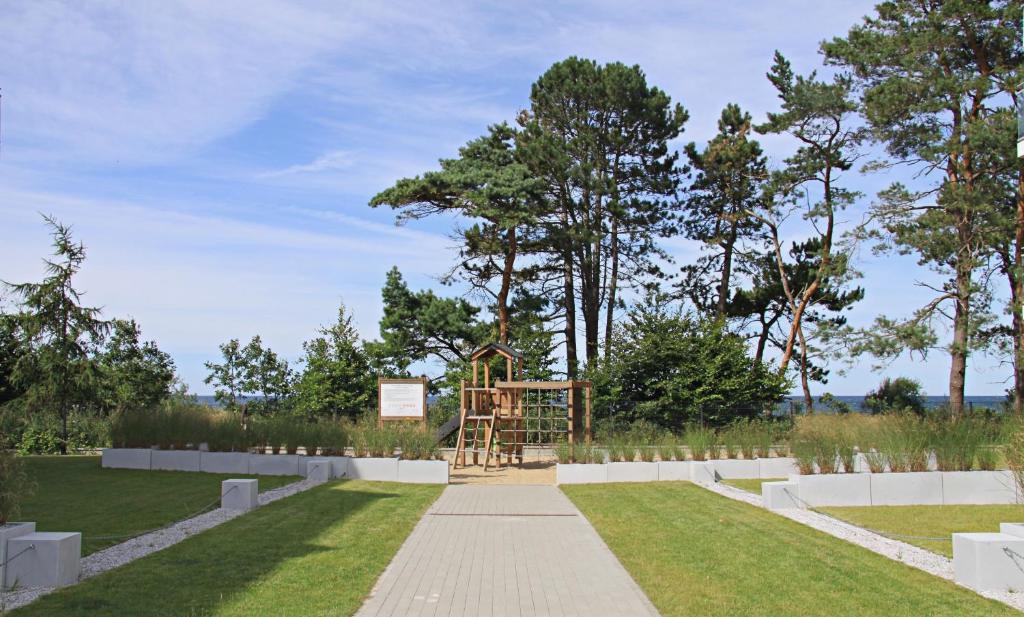 Vonkajšia záhrada v ubytovaní LET'S SEA - 2 Bedroom - Premium Baltic Apartment with Front Sea View Garden and SPA access