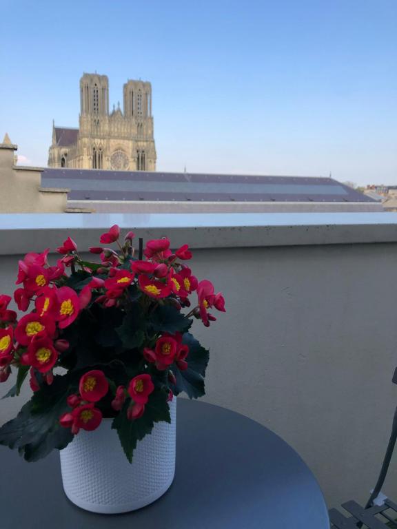 Φωτογραφία από το άλμπουμ του Studio cosy vue cathédrale σε Ρενς