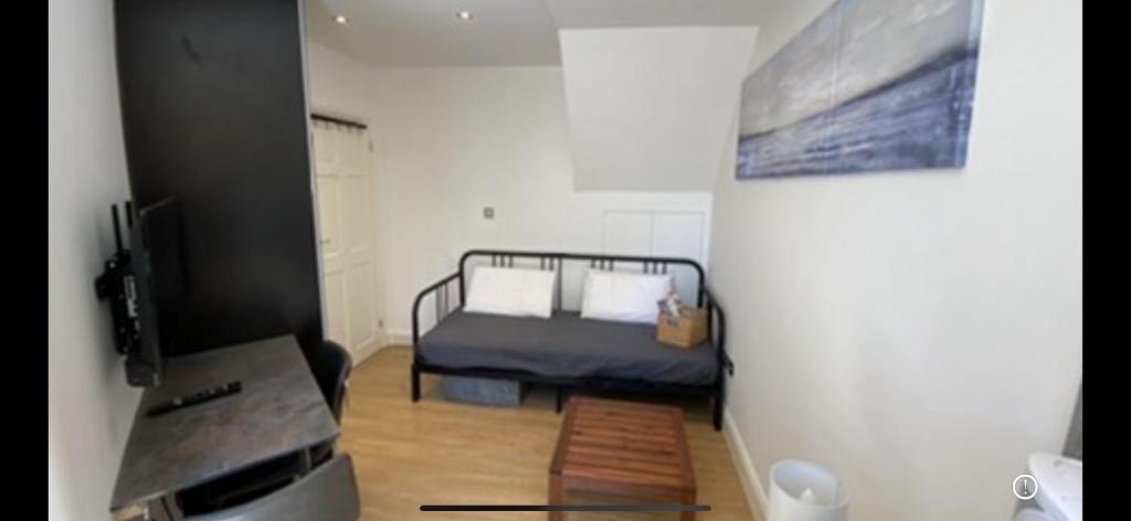 Ένα ή περισσότερα κρεβάτια σε δωμάτιο στο Lovely one bedroom flat in Hendon