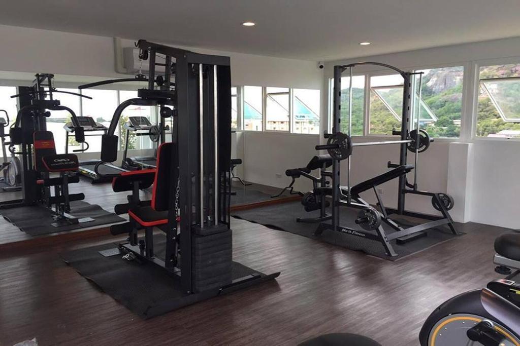 Fitness centrum a/nebo fitness zařízení v ubytování The Base Hua Hin