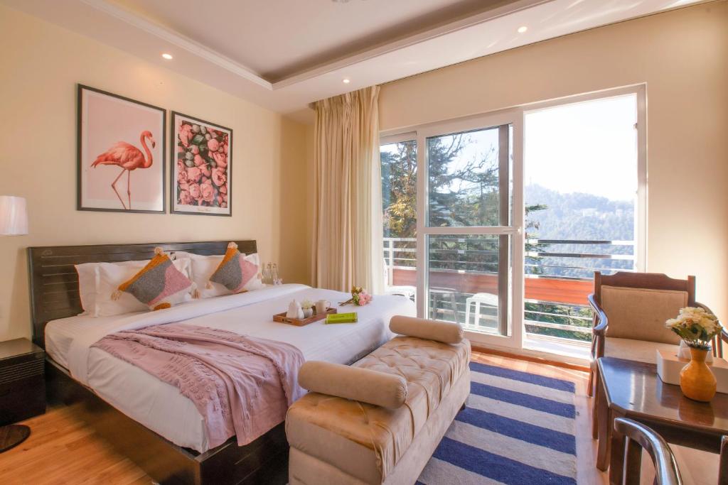 Postel nebo postele na pokoji v ubytování PerfectStayz Shimla