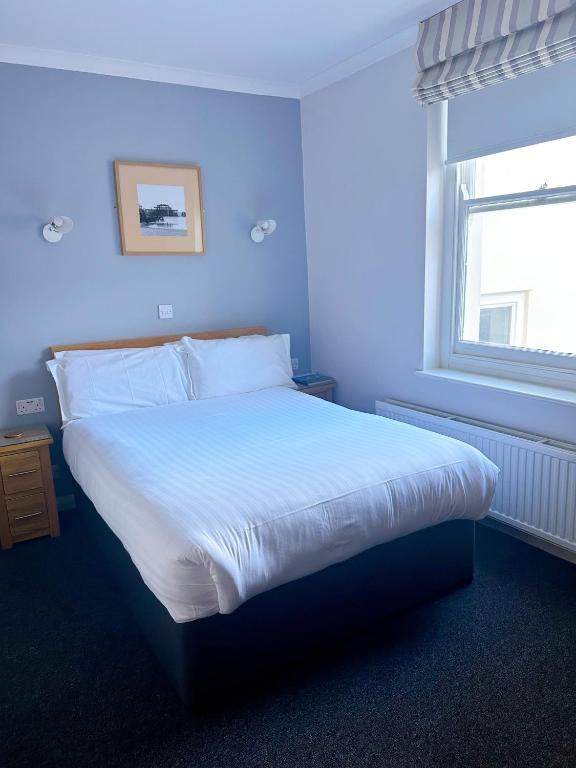Postel nebo postele na pokoji v ubytování Legends Hotel