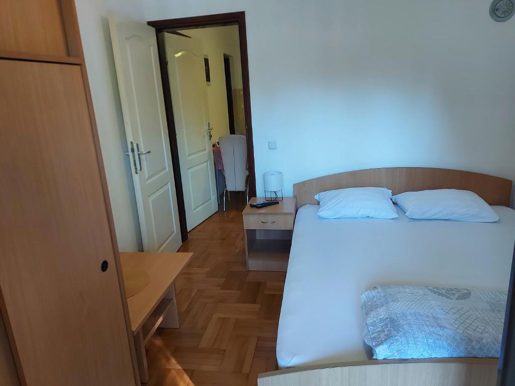 Postel nebo postele na pokoji v ubytování Apartmani vila Todor