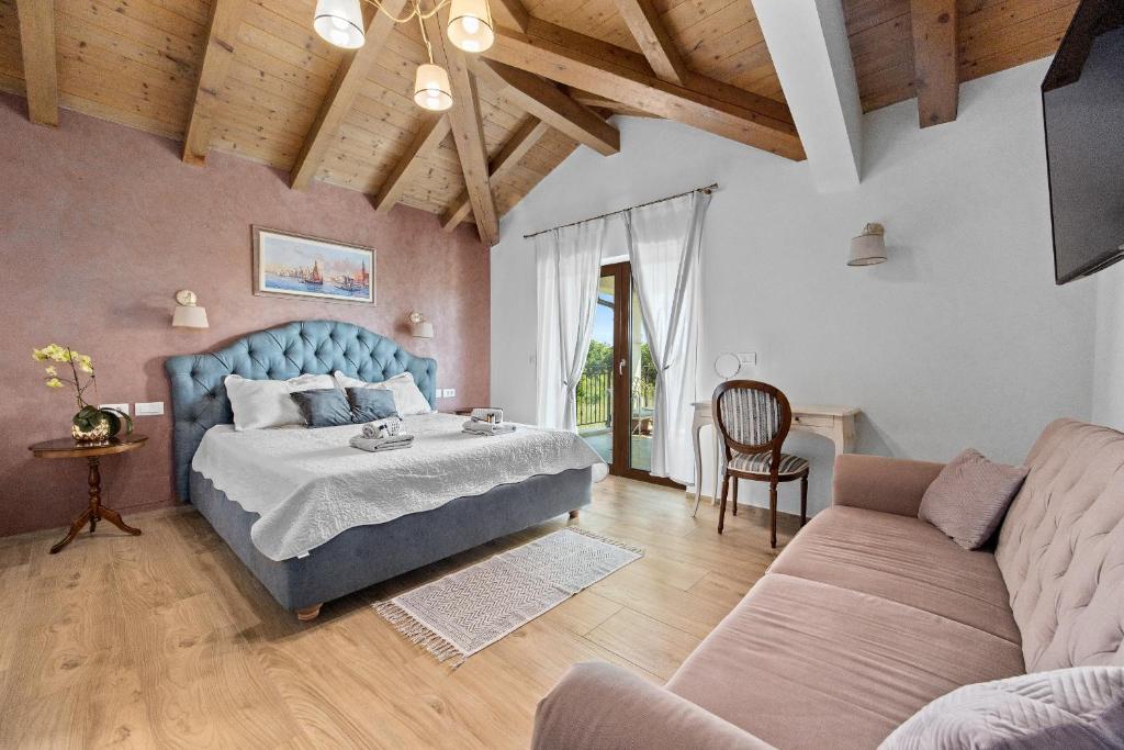 Posteľ alebo postele v izbe v ubytovaní Villa Campagna near Fažana with 7250m2 large garden and sauna
