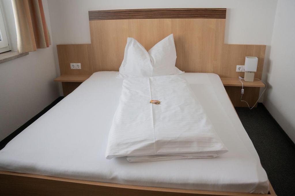 Postel nebo postele na pokoji v ubytování Frühstückspension Auer - Haus Kargl