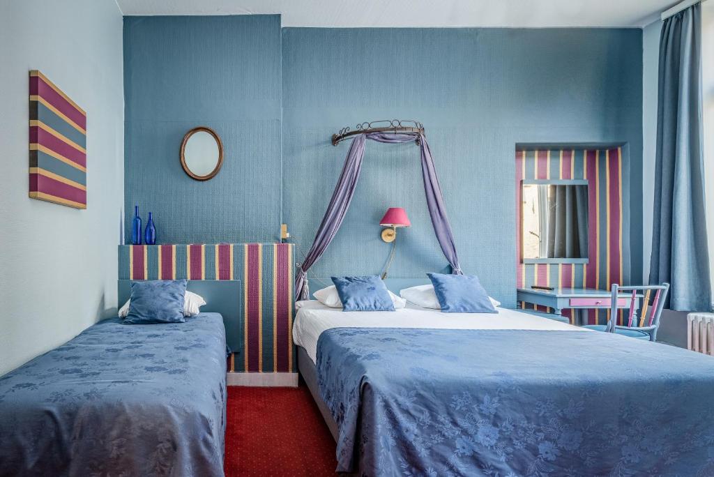 Postel nebo postele na pokoji v ubytování Hotel Van Eyck