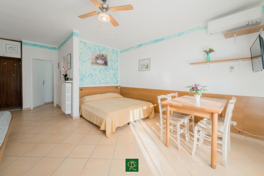 A bed or beds in a room at Residence Baia di Norsi