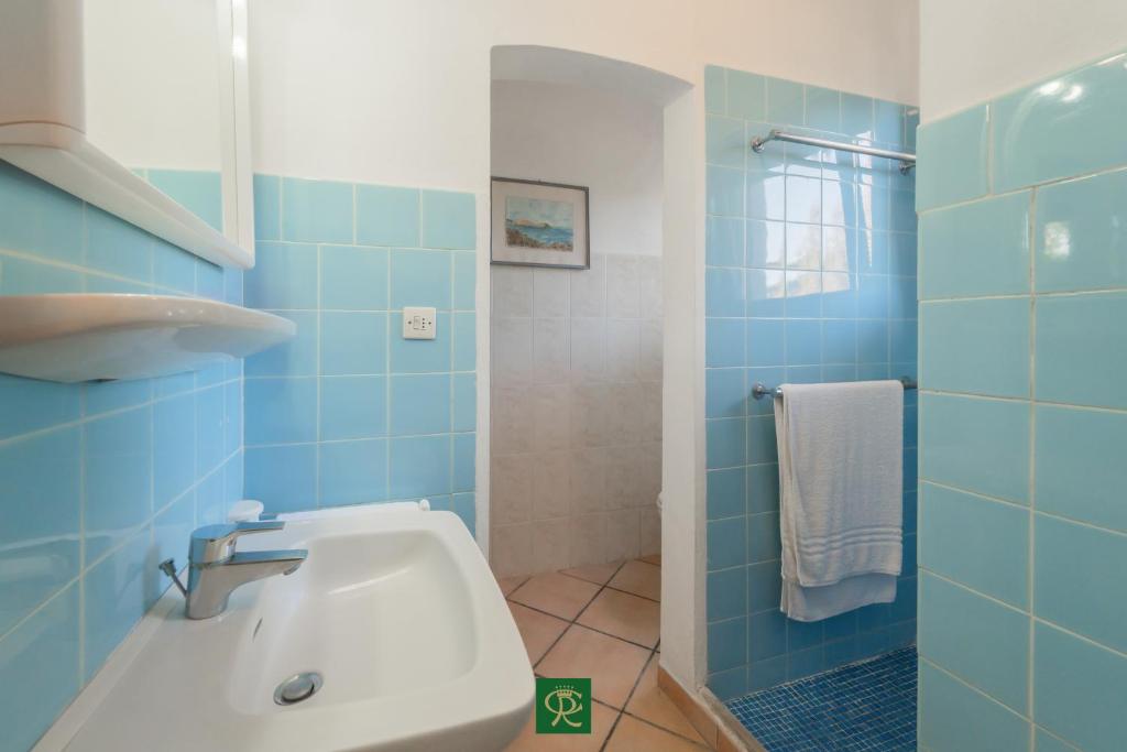 A bathroom at Residence Baia di Norsi