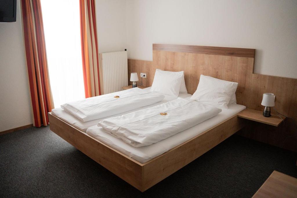 Postel nebo postele na pokoji v ubytování Frühstückspension Auer - Haus Kargl