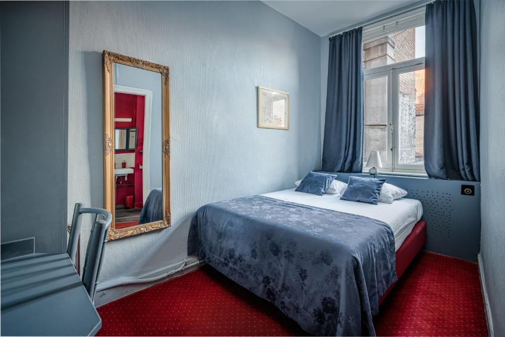 Postel nebo postele na pokoji v ubytování Hotel Van Eyck