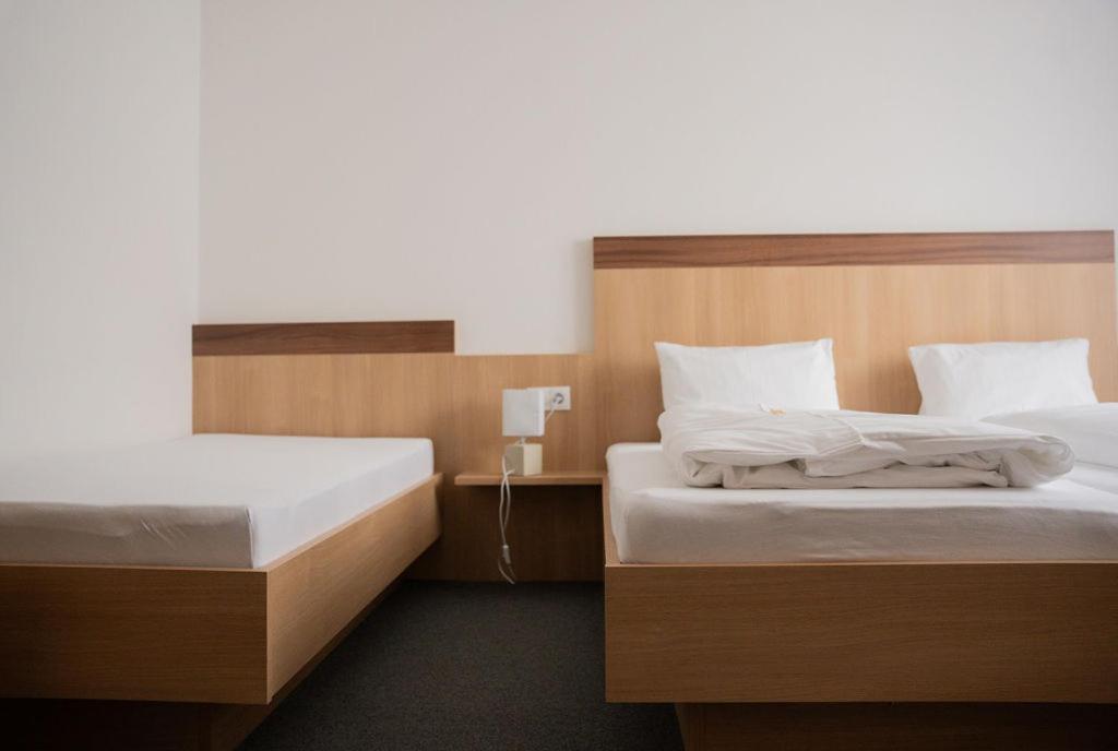 Postel nebo postele na pokoji v ubytování Frühstückspension Auer - Haus Kargl