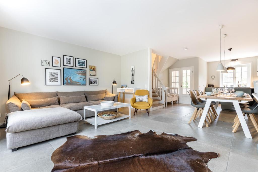 a living room with a couch and a table at Ahoi in Archsum