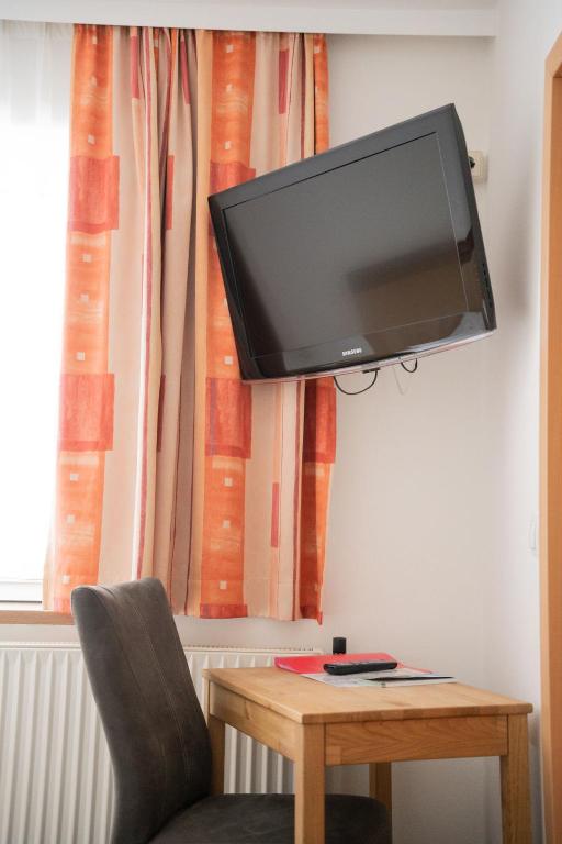 TV a/nebo společenská místnost v ubytování Frühstückspension Auer - Haus Kargl