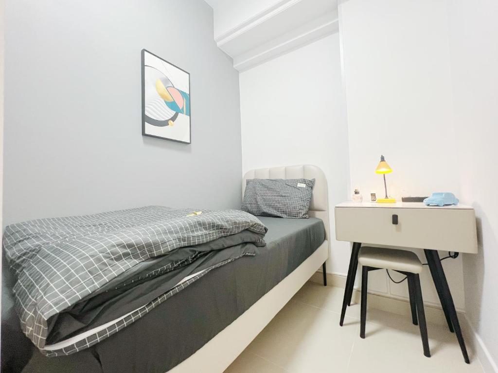 Rúm í herbergi á Student Accommodation - 5 Man Cheong Street
