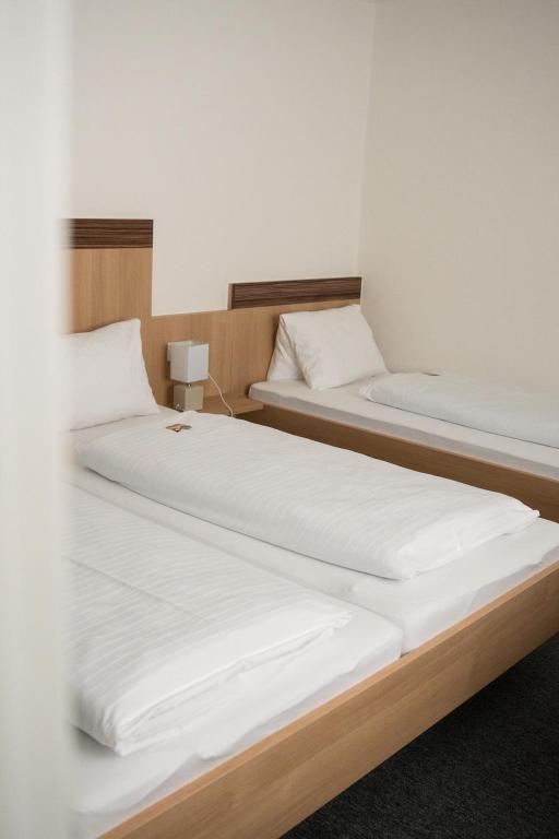 Postel nebo postele na pokoji v ubytování Frühstückspension Auer - Haus Kargl