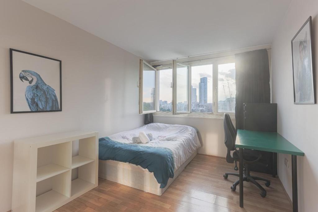 a small bedroom with a desk and a bed and a desk at Deluxe room with lovely lake View in London