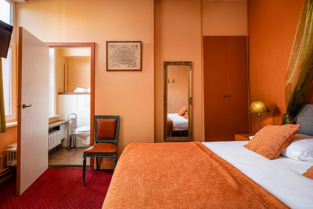 Postel nebo postele na pokoji v ubytování Hotel Van Eyck