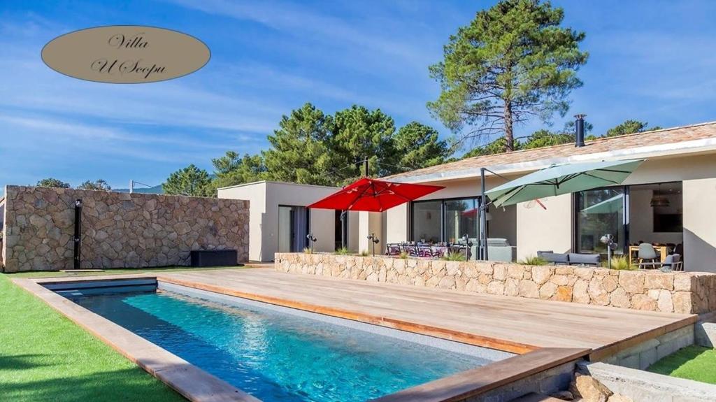 una villa con piscina y una casa en Villa U Scopu, 6 pers, piscine chauffée, 10 mn plage en voiture, en Lecci