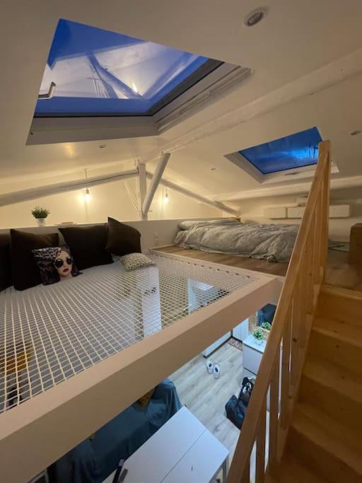 - une chambre avec des lits superposés dans l'établissement Center PARIS, à Paris