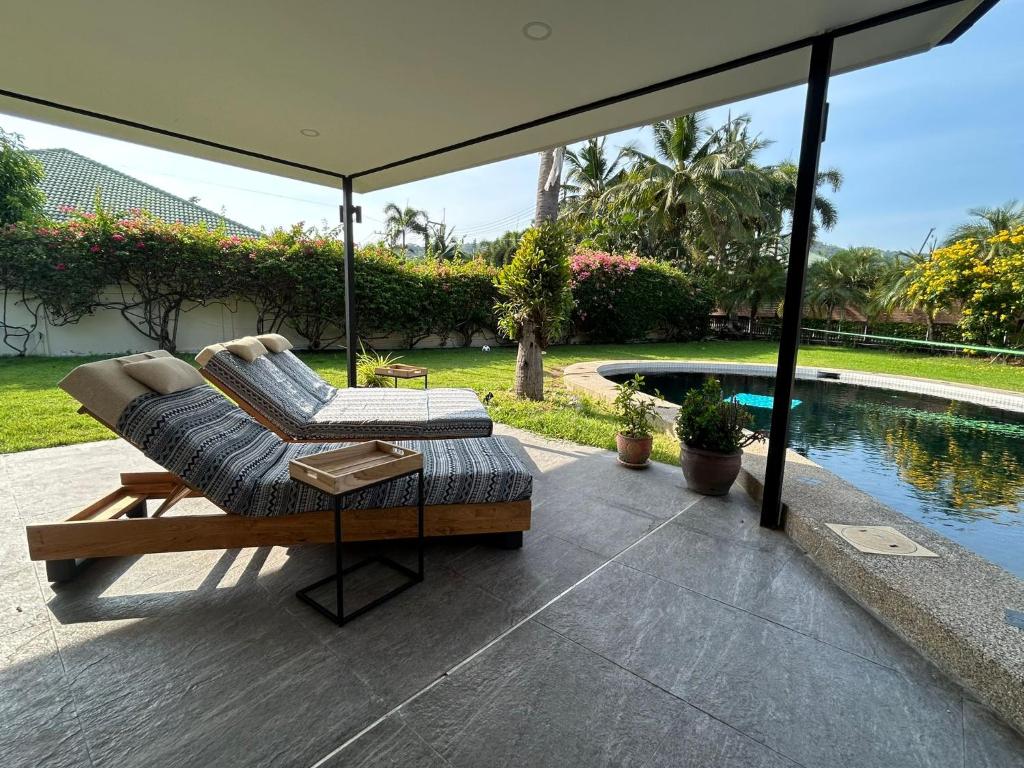 Bazén v ubytování Hua Hin Oasis nebo v jeho okolí