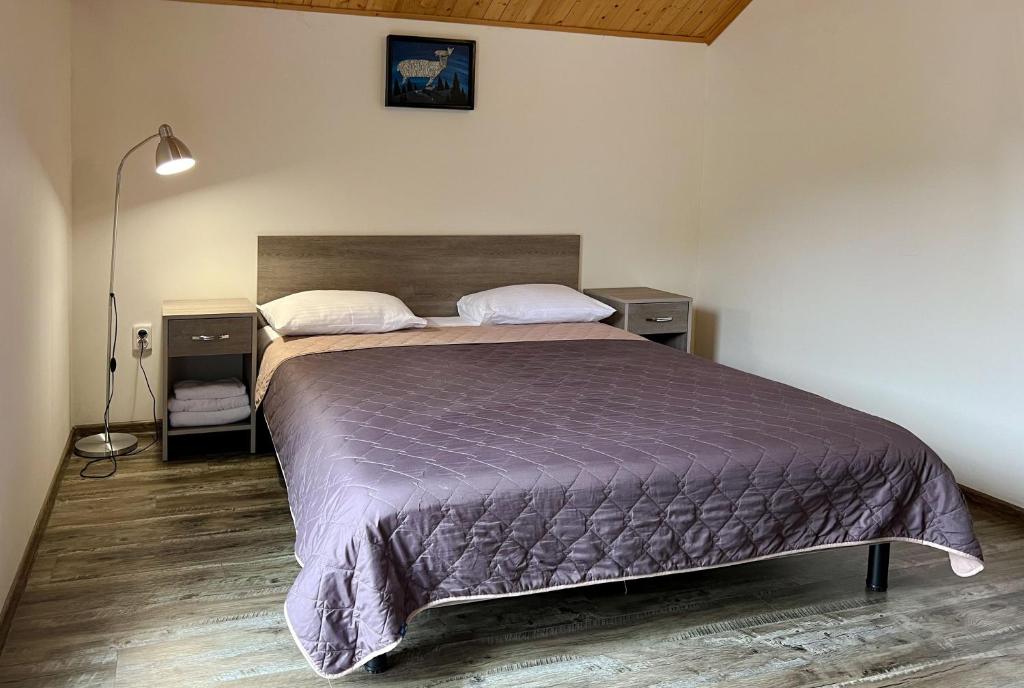 Postel nebo postele na pokoji v ubytování Готель Ципа