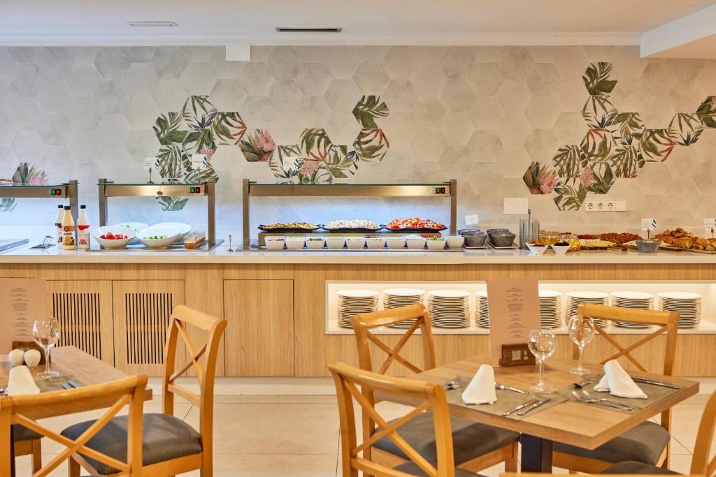 Jedlo v apartmánovom hoteli alebo blízkom okolí