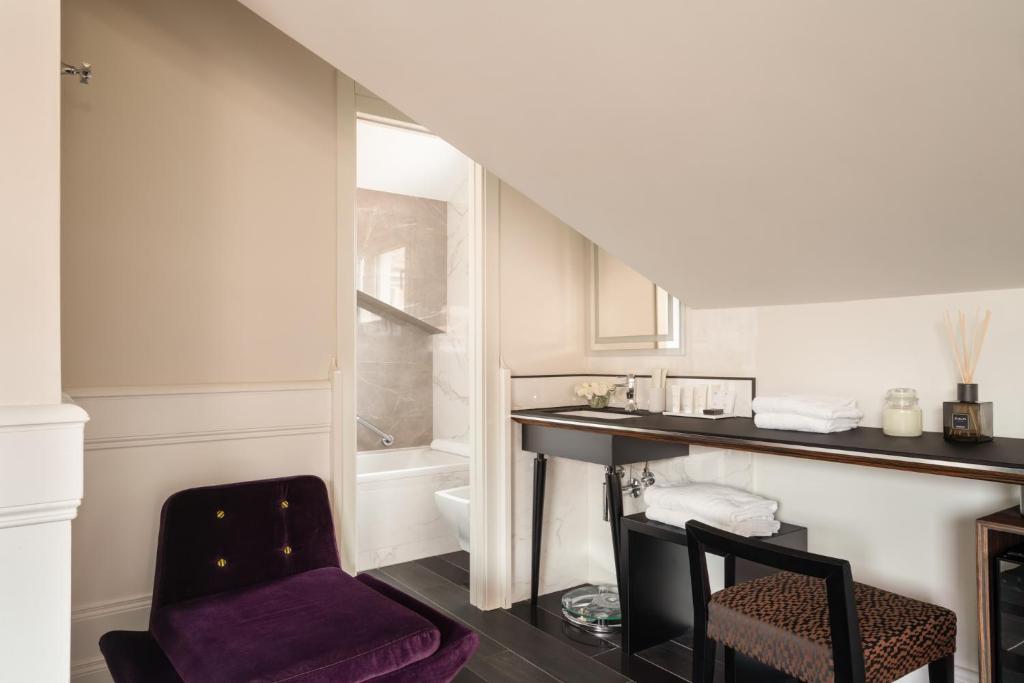 A kitchen or kitchenette at Palazzo Navona Hotel