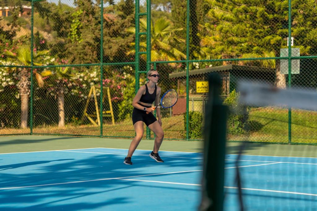Tenis a/nebo squash v ubytování AQI Pegasos Resort nebo okolí