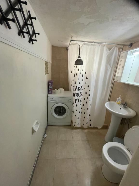 Et badeværelse på Acropolis view 3 shared room2