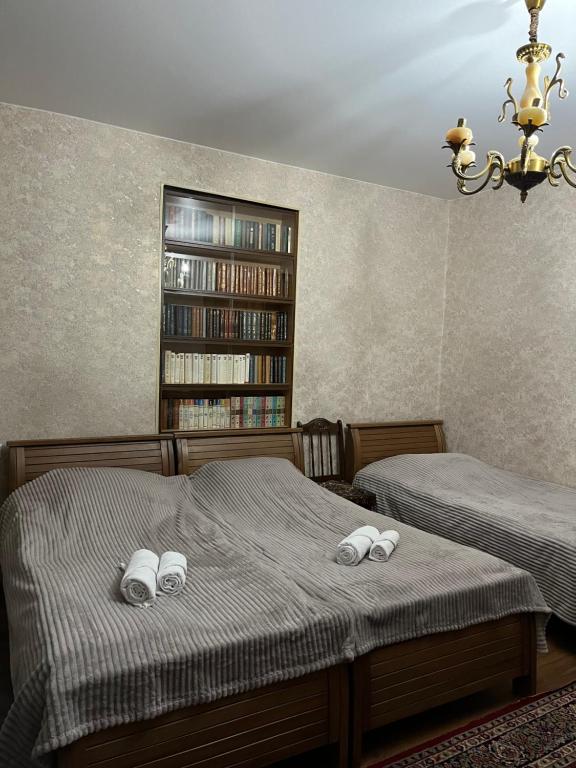 Postel nebo postele na pokoji v ubytování Lia Khaikashvili Guest House