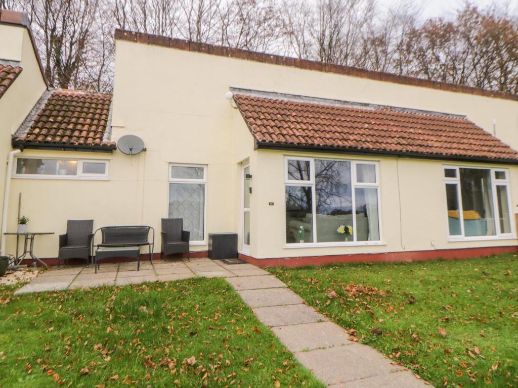 40, Callington (updated prices 2024)