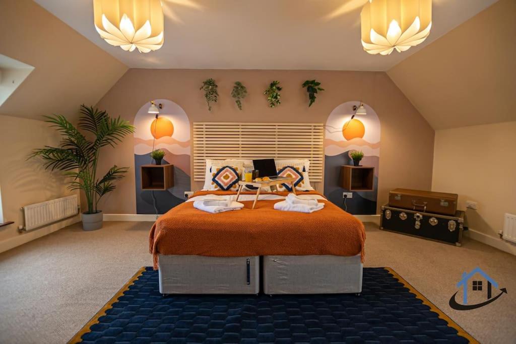 Ένα ή περισσότερα κρεβάτια σε δωμάτιο στο Minchin House, King beds workspace corporates parking sleeps 8