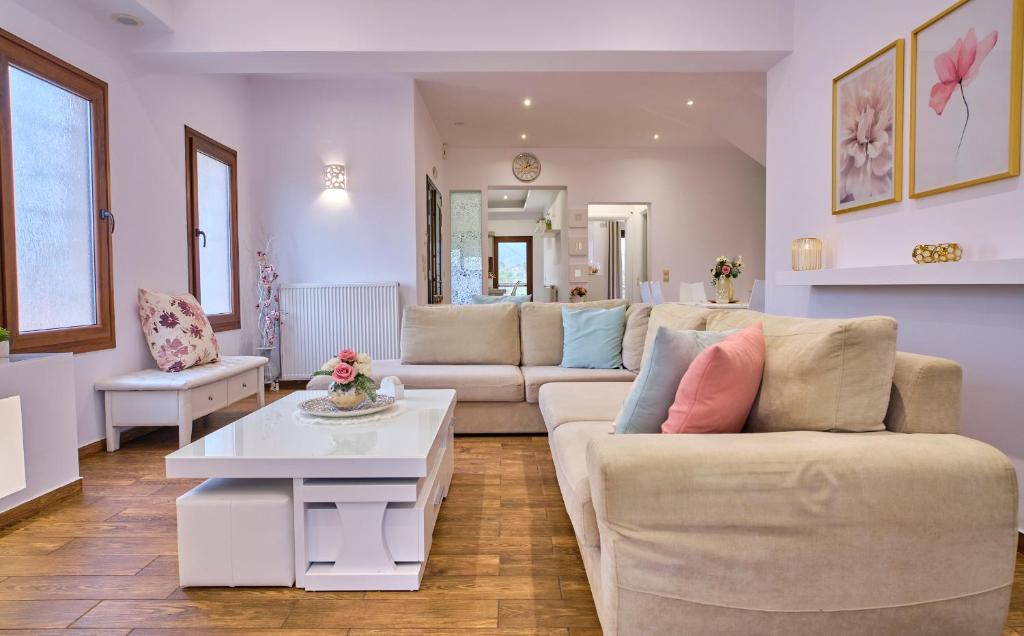 Posezení v ubytování Elena Luxury Suite Agios Stefanos