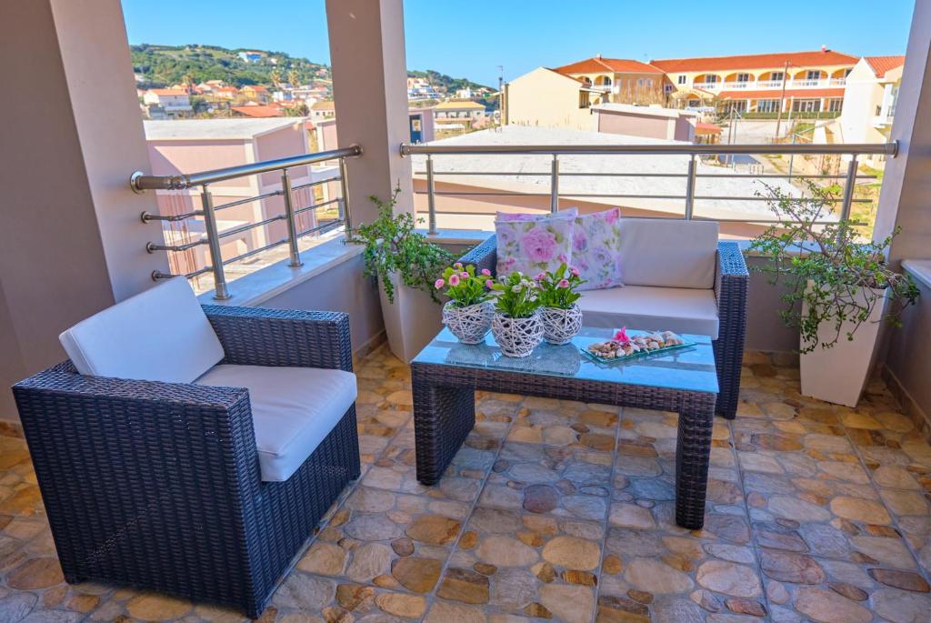 Balkón nebo terasa v ubytování Elena Luxury Suite Agios Stefanos