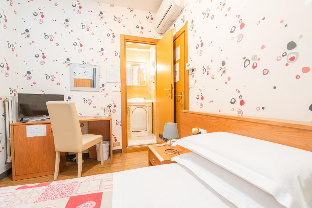 Postel nebo postele na pokoji v ubytování Hotel Donatello