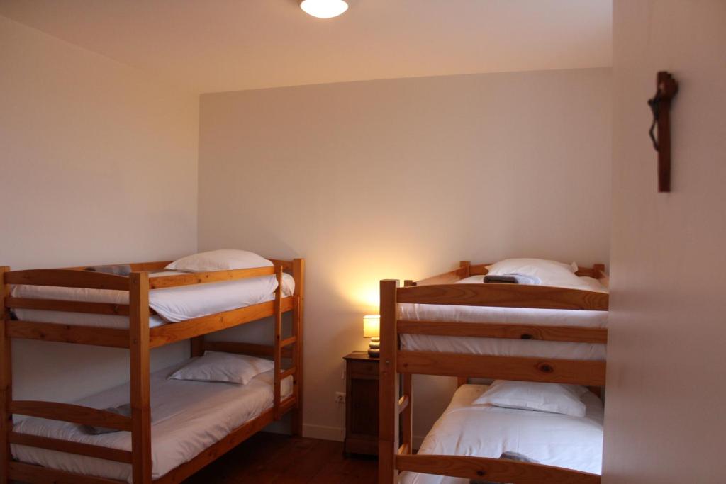 Postel nebo postele na pokoji v ubytování Le grand couvent de Gramat