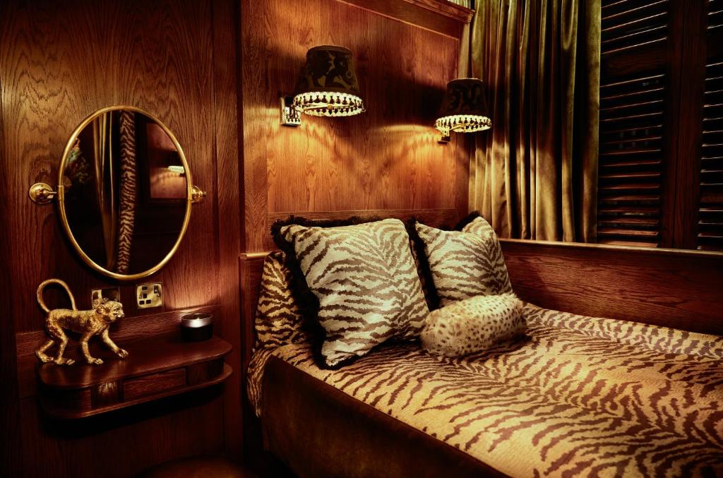 House of Gods Glasgow - Resim 16