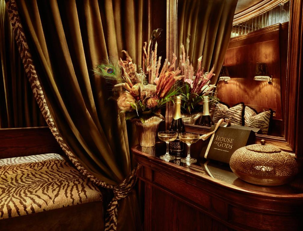 House of Gods Glasgow - Resim 17