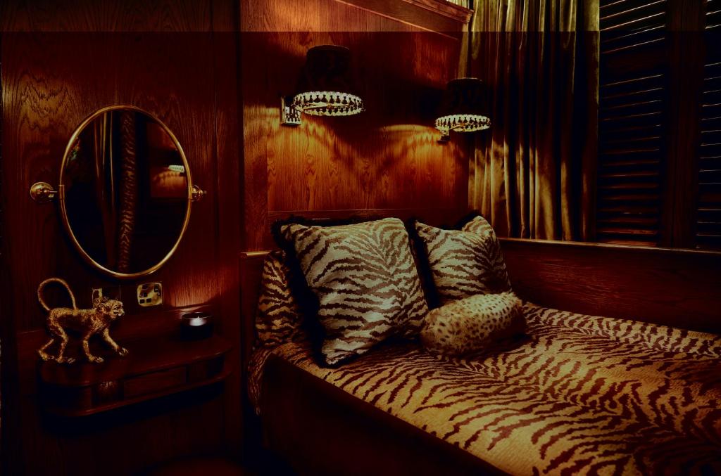 House of Gods Glasgow - Resim 18