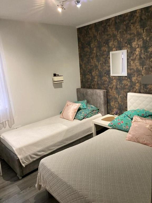 Posteľ alebo postele v izbe v ubytovaní Zajazd Stodoła sauna w cenie