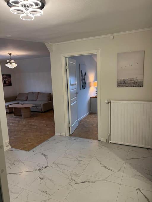 Postel nebo postele na pokoji v ubytování Härligt stort boende i perfekt läge